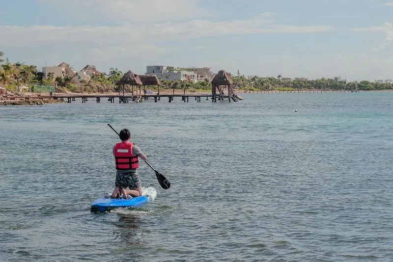 Gost na supu v mirnem zalivu pred hotelom Alea Tulum