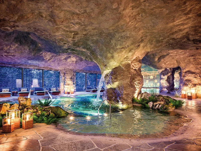 Unikaten spa center v obliki jame v Dreams Natura