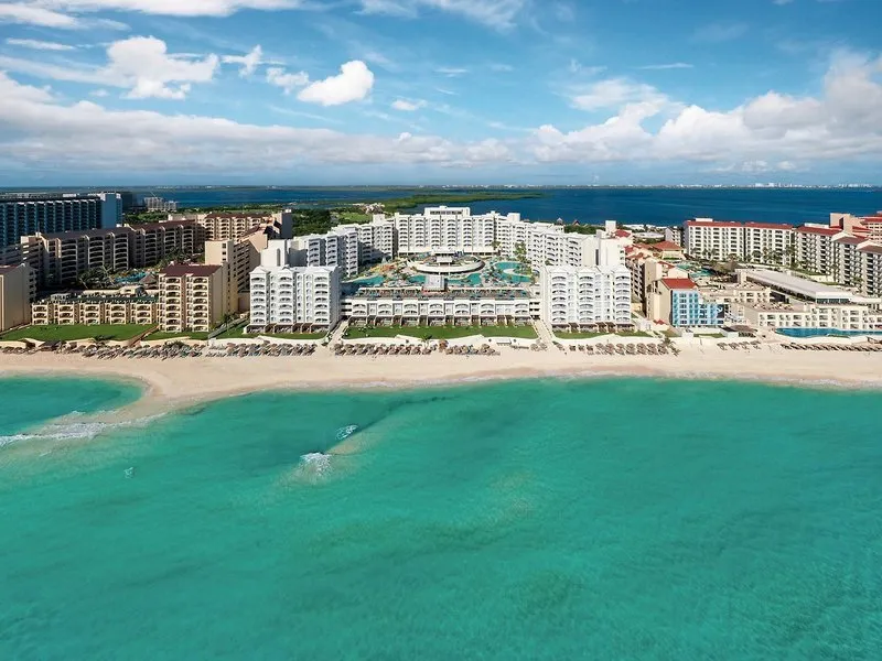 Zračni posnetek resorta Hilton Cancun Mar Caribe