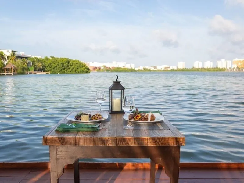 Večerja ob laguni Nichupte