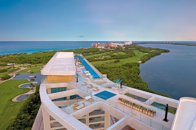 Zračni posnetek hotela Hyatt Vivid Grand Island in okolice