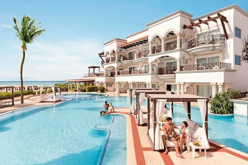 Luksuzna swim-up suita z neposrednim dostopom do bazena